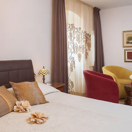 Romantic Luxury Bed & Breakfast 4*