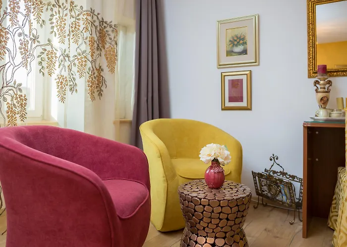 לינה וארוחת בוקר Romantic Luxury