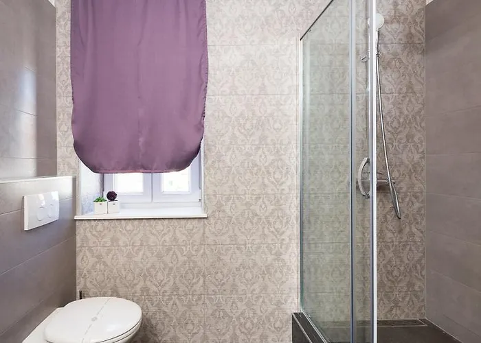 לינה וארוחת בוקר Romantic Luxury